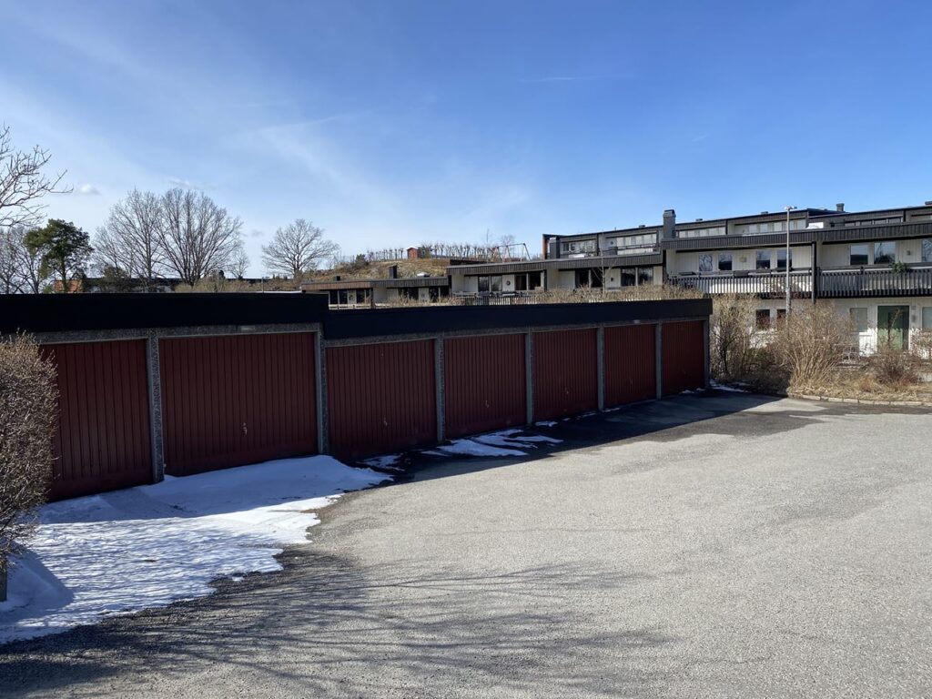 Plattsättning med marksten & kantsten till parkeringsplats. Huddinge Vistaberg