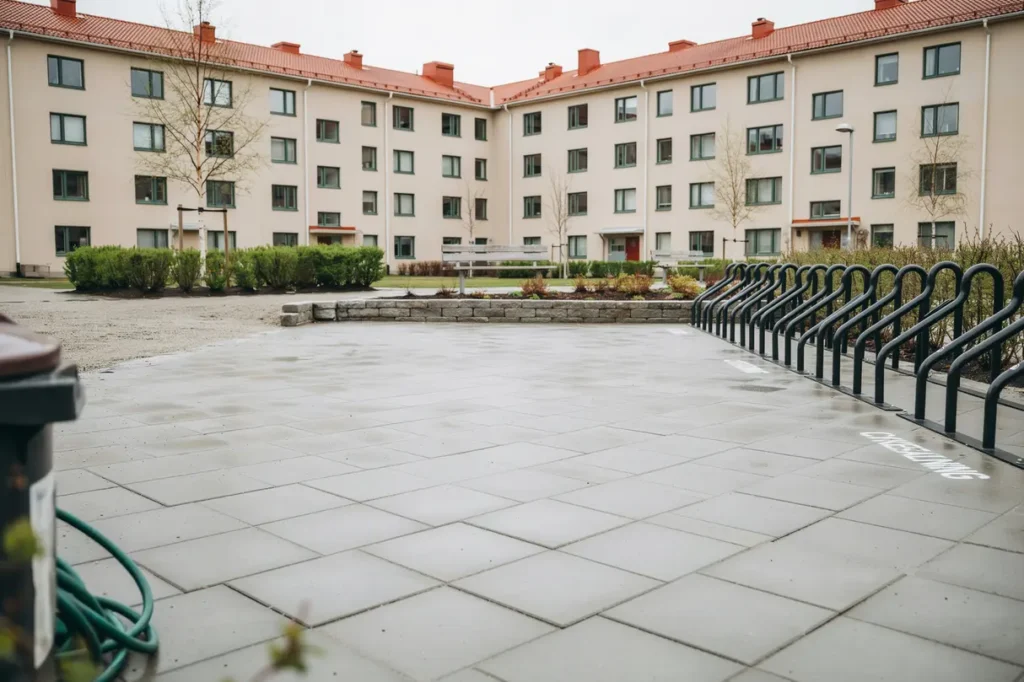platts ttning f r cykelst ll vid flerbostadshus i tumba botkyrka